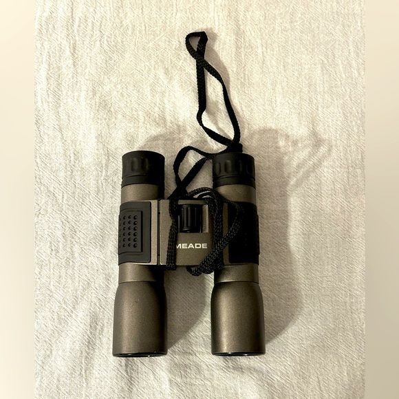 Meade Binoculars - Picture 1 of 3